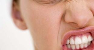Đi tìm lời giải đáp cho thắc mắc: Bệnh nghiến răng có lây không?