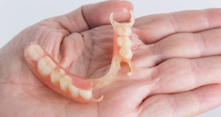 Chăm sóc răng giả tháo lắp – Hướng dẫn để có 1 hàm răng khỏe mạnh