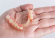 Chăm sóc răng giả tháo lắp – Hướng dẫn để có 1 hàm răng khỏe mạnh